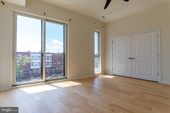Building Photo - 627 E Girard Ave