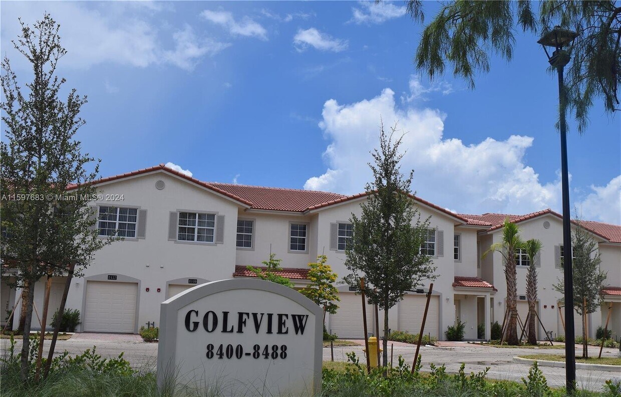 Foto principal - 8472 W McNab Rd