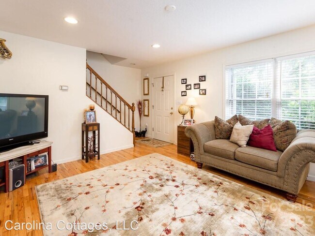 Building Photo - 2 br, 1.5 bath House - 6 North Blake B