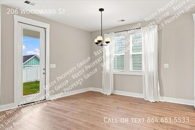Building Photo - 206 Woodward St