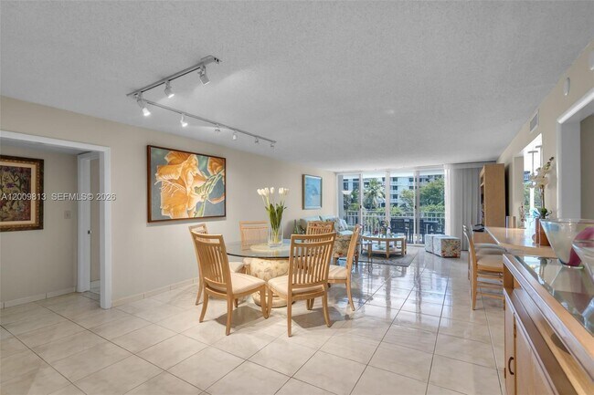 Foto del edificio - 600 Grapetree Dr
