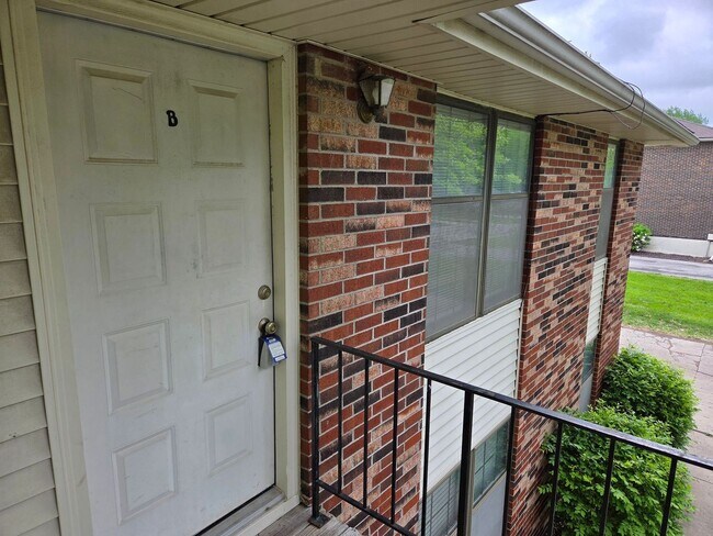 Foto del edificio - Updated 2 Bedroom / 1 Bathroom in Lee's Summit!!