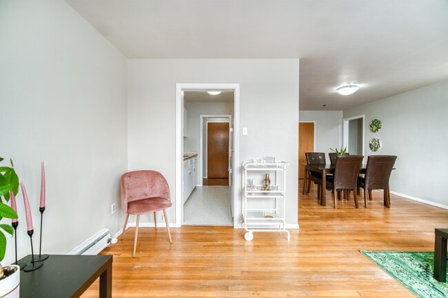 Building Photo - 6411-6411 South St