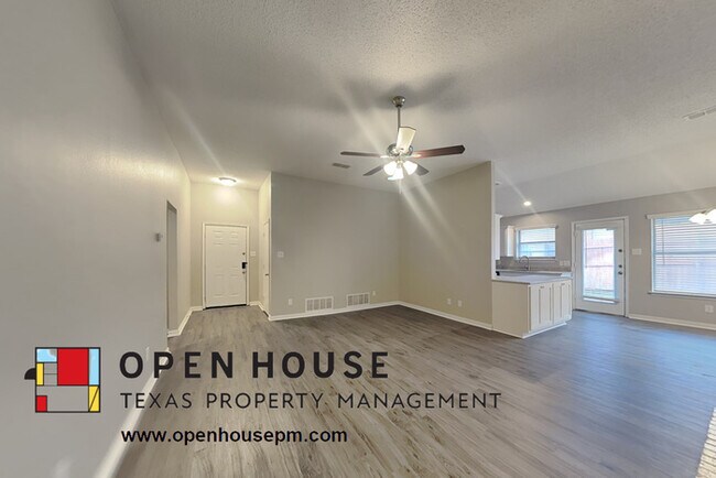 Building Photo - 5550 Northfield Dr, Fort Worth