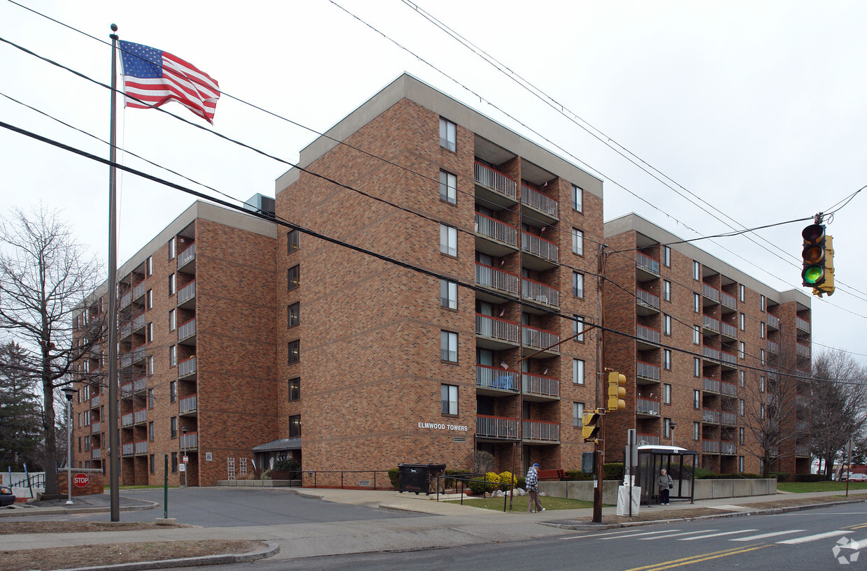 Fachada del edificio - Elmwood Towers