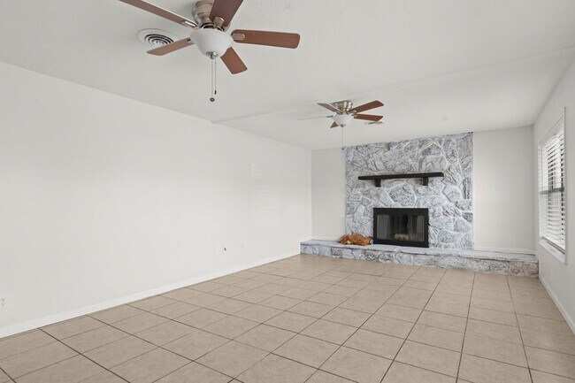 Building Photo - 1722 E 53rd St