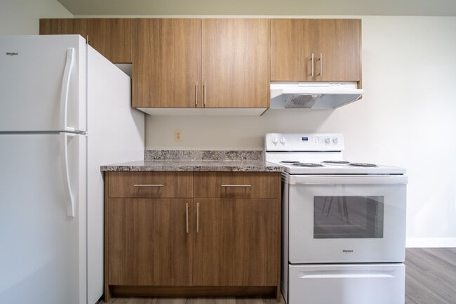 Building Photo - 3415 106 Av NW