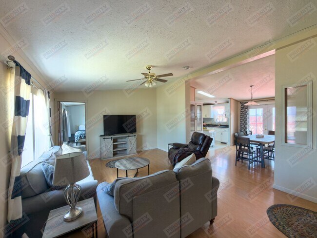 Foto del edificio - 1302 Orchid Ln