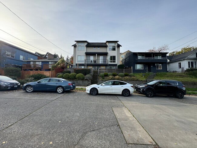Building Photo - Charming Townhome in Magnolia