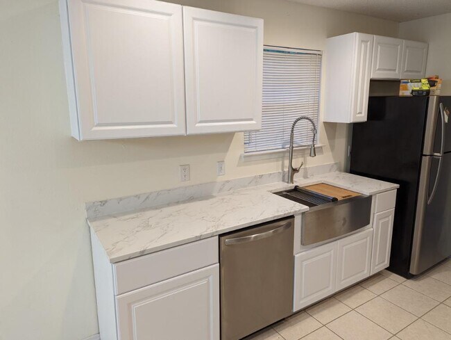 Foto del edificio - 9608 Brentwood Blvd
