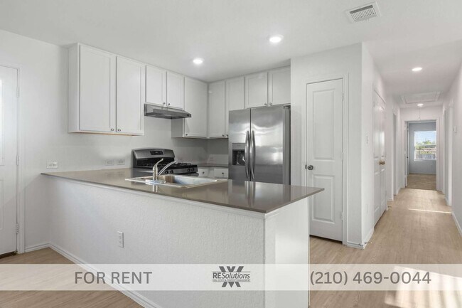 Foto del edificio - 2024-built 4-bedroom home under $1,600 near Culebra, Government Canyon, SeaWorld, Northwest Vista...