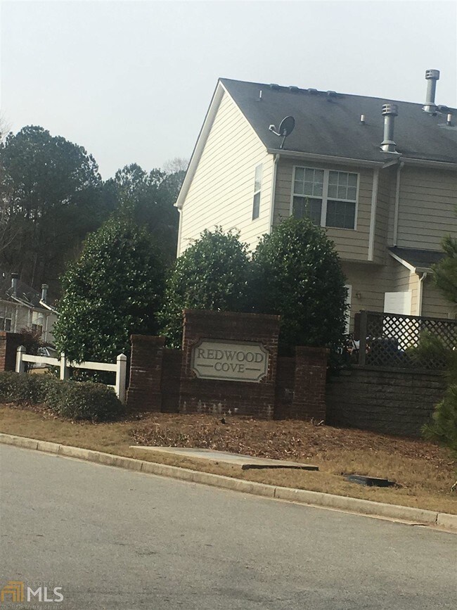 Building Photo - 885 Redwood Dr