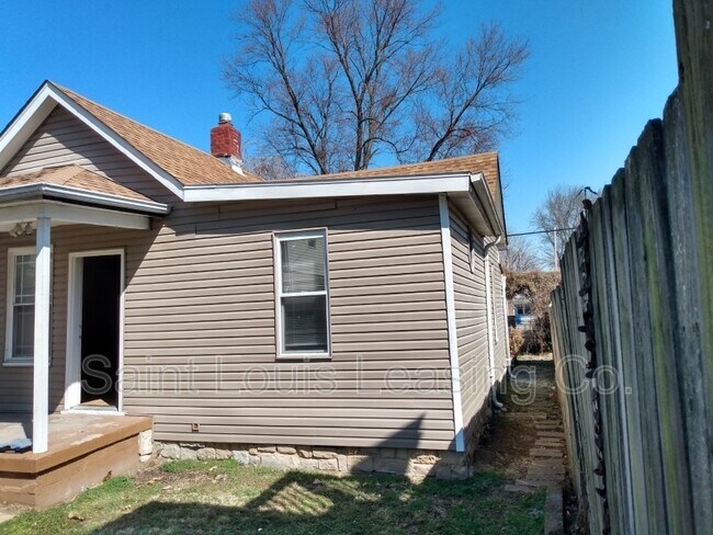 Building Photo - 4831 Oldenburg Ave