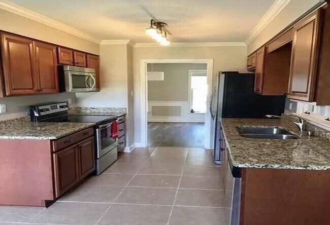 Building Photo - 1683 Cedarcrest Cove