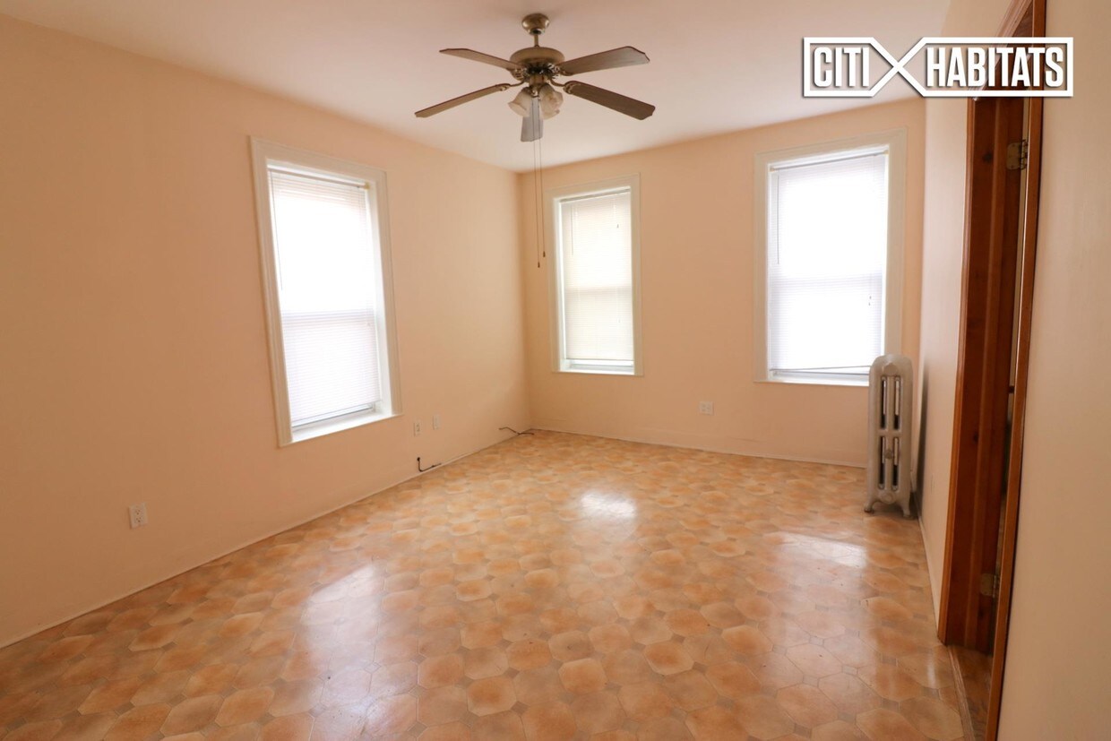 Foto del edificio - 5830 Fresh Pond Rd