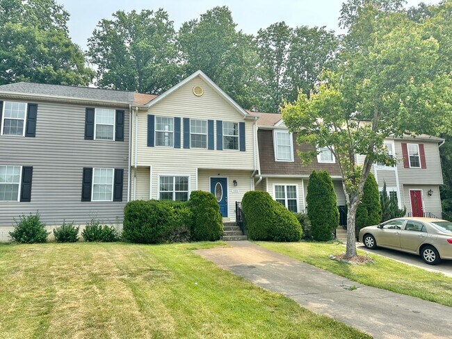 Building Photo - STAFFORD TOWNHOUSES - CLOSE TO QUANTICO