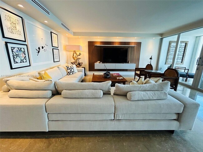 Building Photo - 881 Ocean Dr