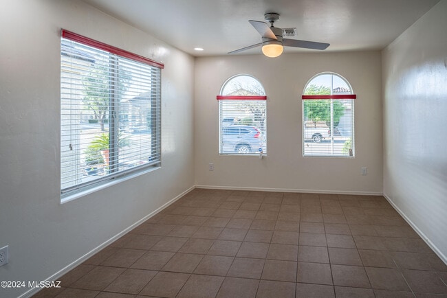 Building Photo - 2011 W Mountain Pointe Dr