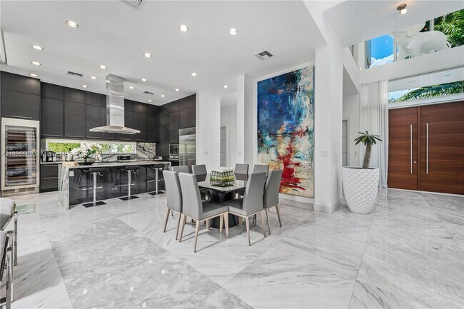 Building Photo - 120 N Hibiscus Dr