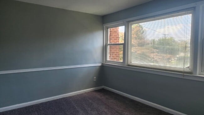 Building Photo - "Charming 3-Bed Home with Modern Amenities in Temple Hills - Ideal Location!"