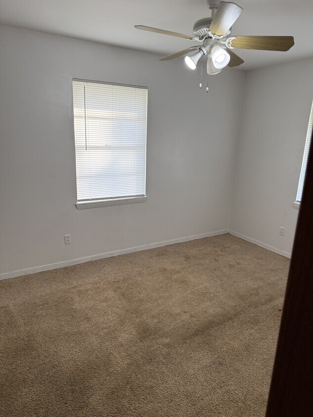 Foto del edificio - 915 N Spring St