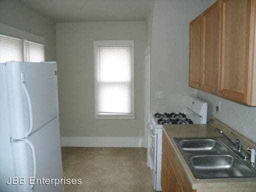 Building Photo - 2402 33rd St