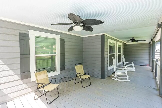 Front Porch - 39 Rambling Rd