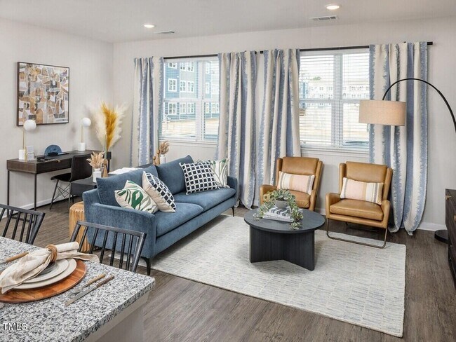 Foto del edificio - 3520 Pinetree Grv Ln