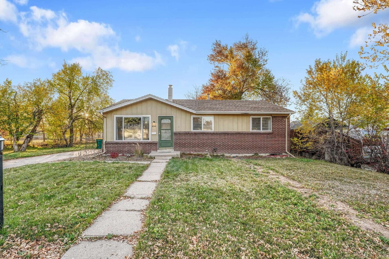 Foto principal - $2,495.00, 3-bedroom, 2 bathroom home in C...