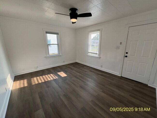 Building Photo - 2117 N Janney Ave