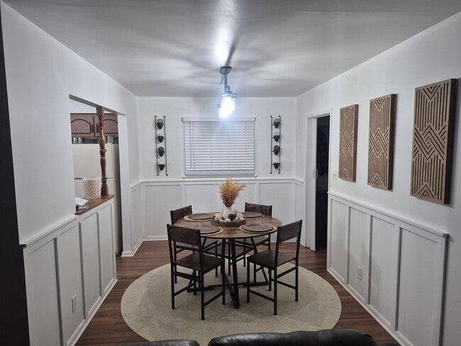 Building Photo - 4511 Warwick Dr N