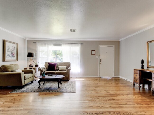Building Photo - 3524 Corto Ave