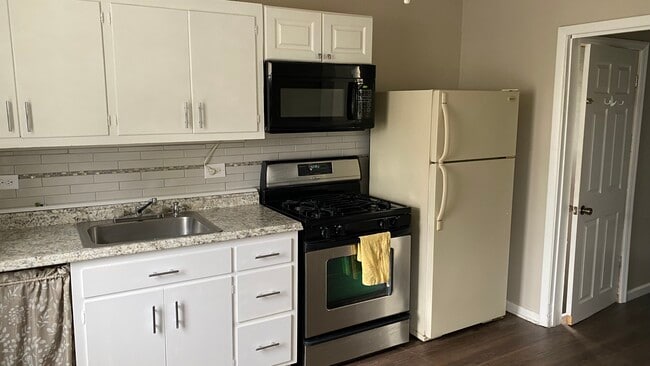 Building Photo - 604 Broad St