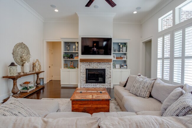 Building Photo - 306 Palermo Dr