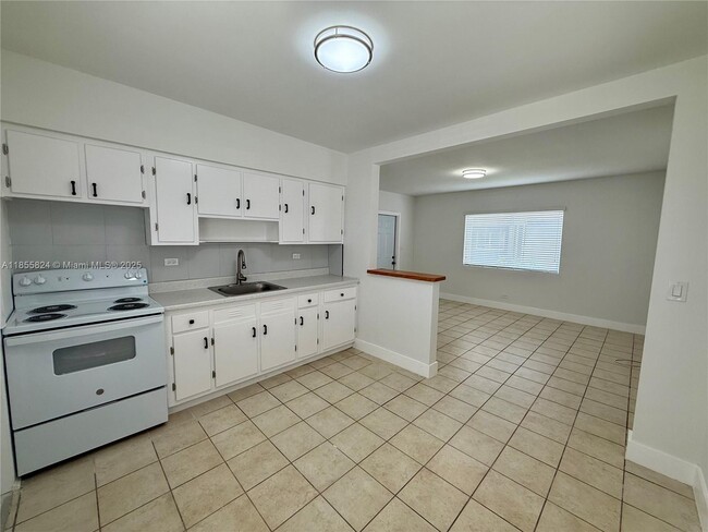 Foto del edificio - 2215 Madison St