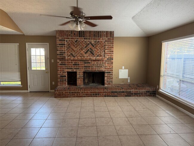 Building Photo - 333 Forest Hills Dr