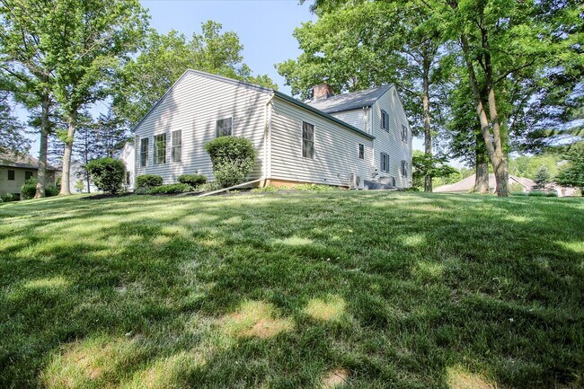 Building Photo - 1512 Woodcreek Dr