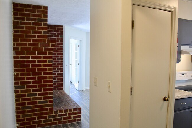 Building Photo - 1030 Blue Ridge Dr