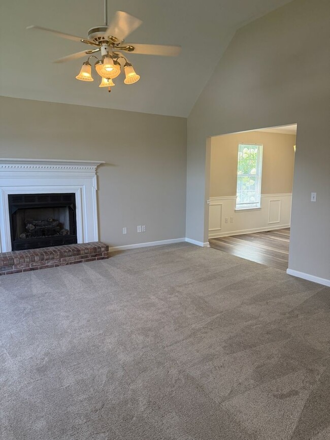 Building Photo - 4 bedroom home in Collegedale
