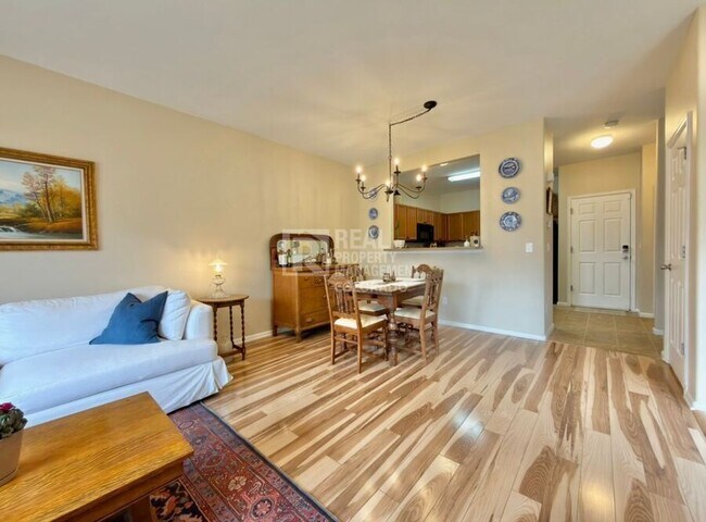 Building Photo - 7512 Sandy Springs Point