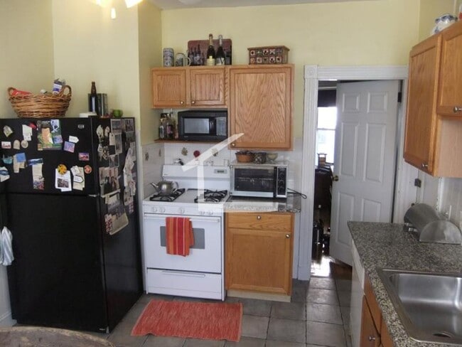 Building Photo - 5 Bedroom/2 Bathroom Apartment in Allston
