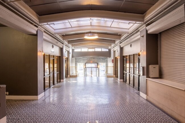 Building Photo - 729 S. Union Ave.