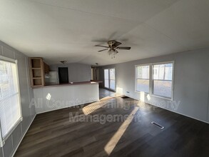 Building Photo - 119 SW Socket Glen