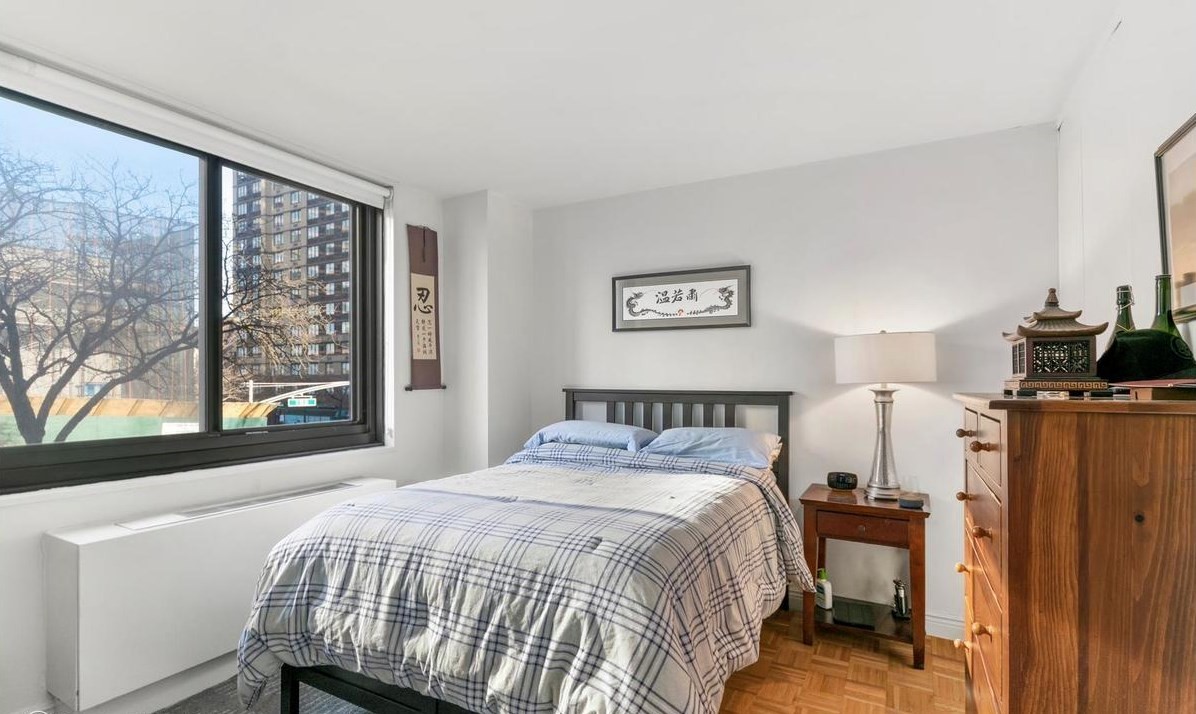Foto principal - 133 E 95th St