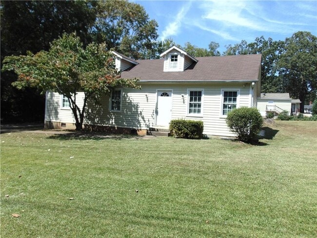 Building Photo - 886 Rowland St