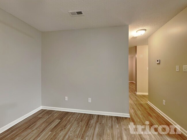 Foto del edificio - 9737 Aviary Hill Way