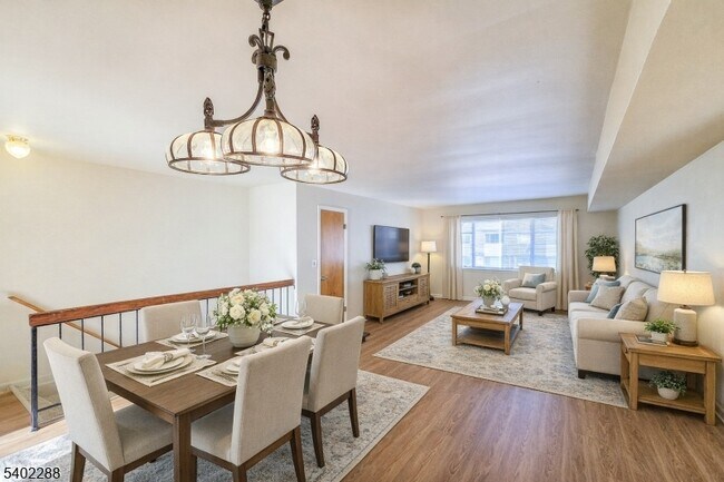 Foto del edificio - 1302 Bradley Ct