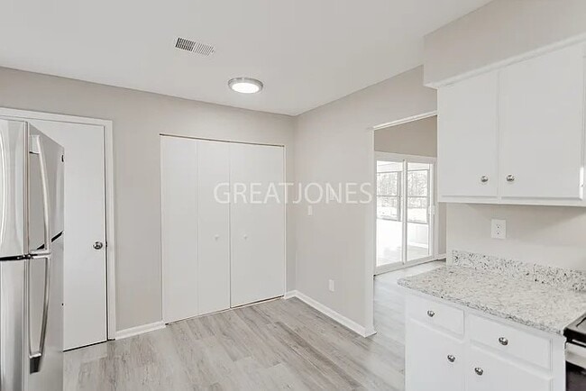 Building Photo - 1452 Foxcroft Loop