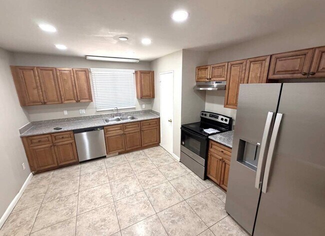 Foto del edificio - 5317 W Windsor Ave