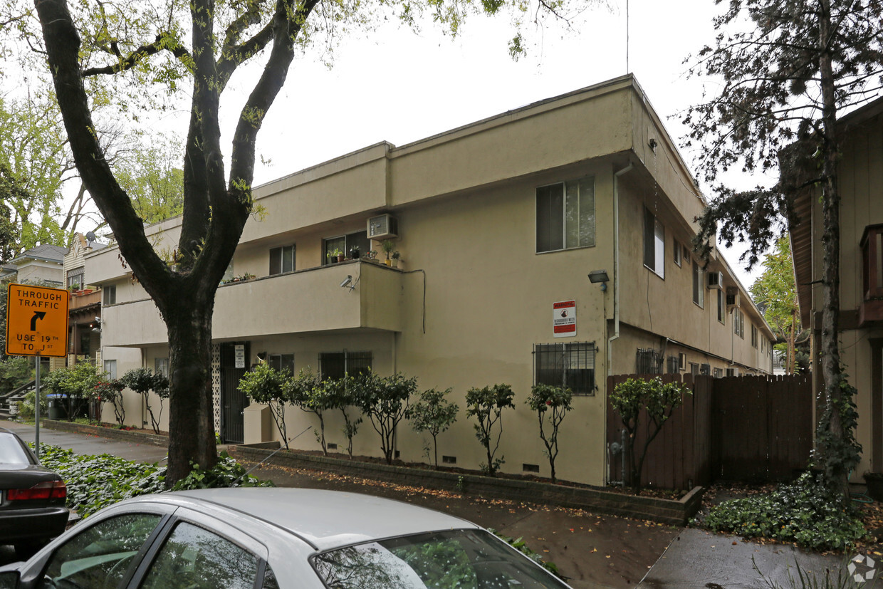Foto del edificio - Camellia Manor Apartments